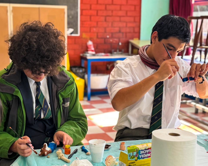 Estudiantes crean juguetes artísticos con masa sustentable