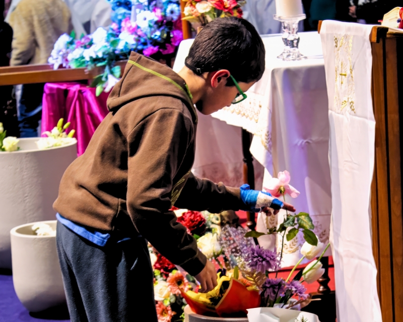 Estudiantes agradecen a madres en festividad de la Auxiliadora